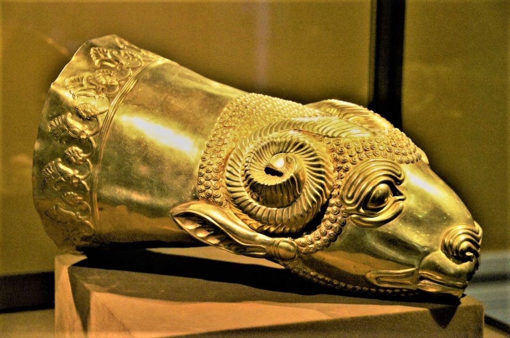 Gold_Rhyton_Reza_Abbasi_Museum_